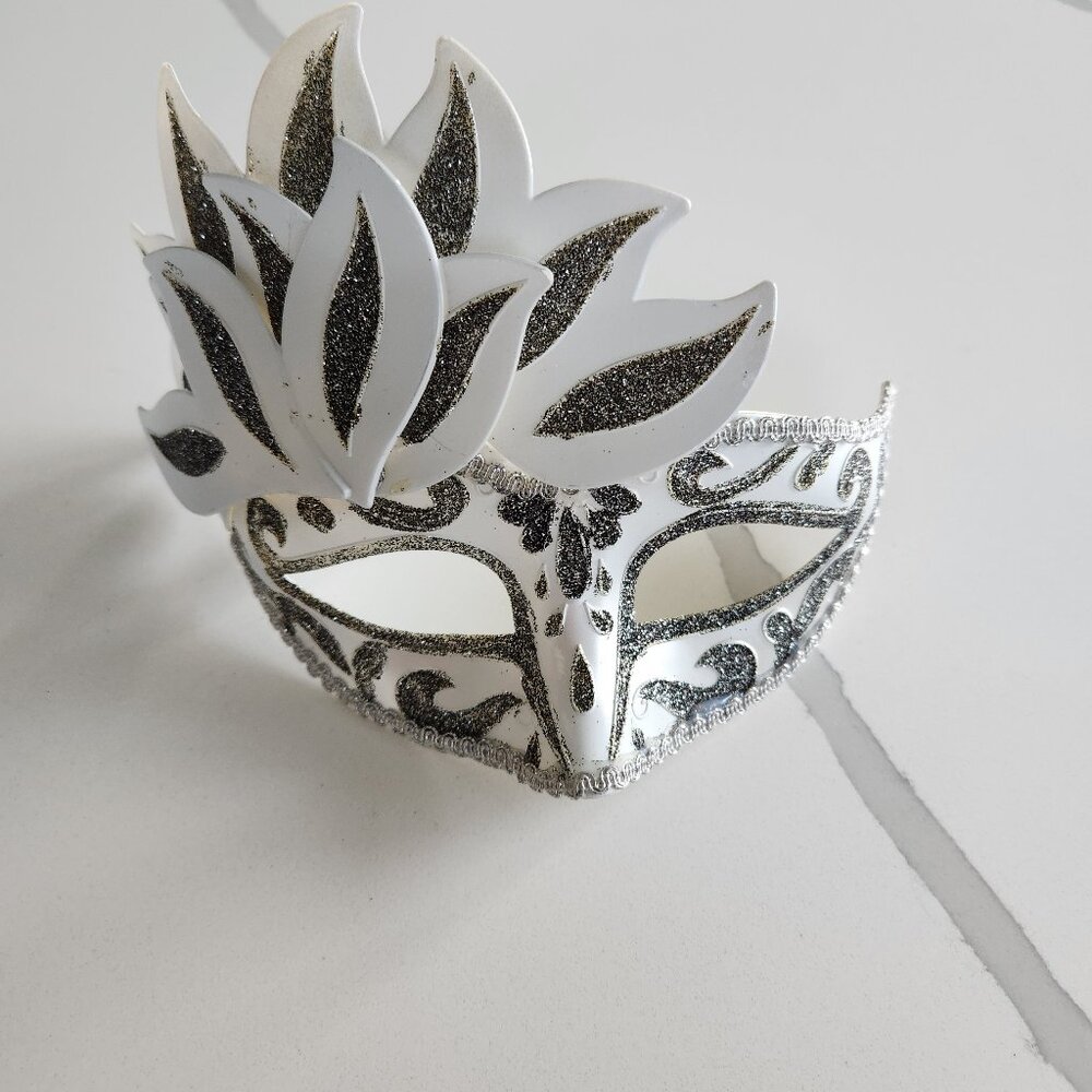 MASQUERADE MASK - Picture 2 of 3